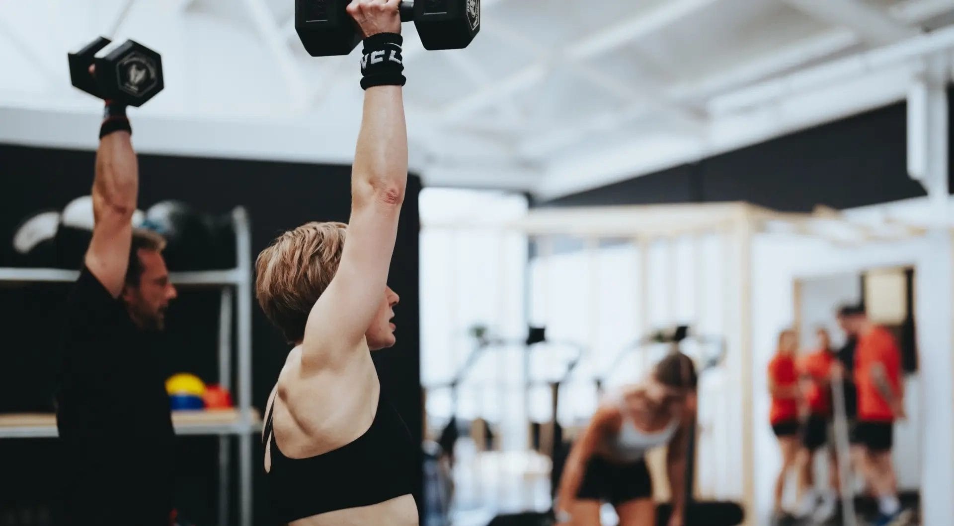 people taking a strength and conditioning class